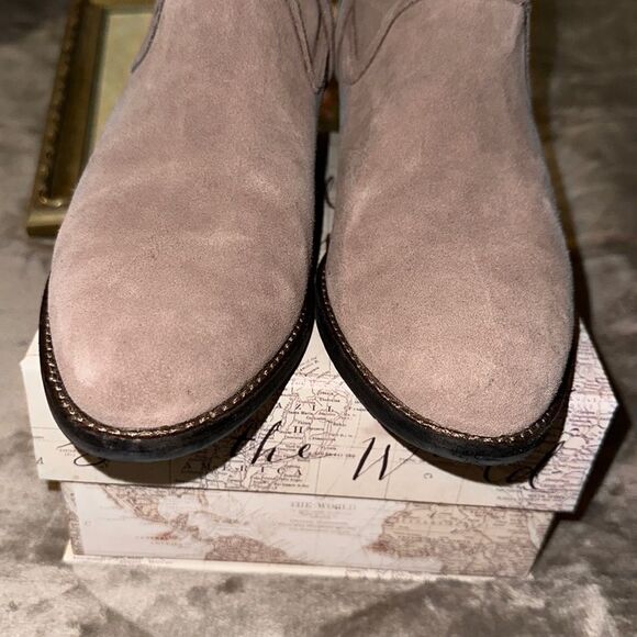 Anthropologie 9 Dolce Vita Tan Suede Back Zip Stacked Heel Ankle Booties - Picture 4 of 11